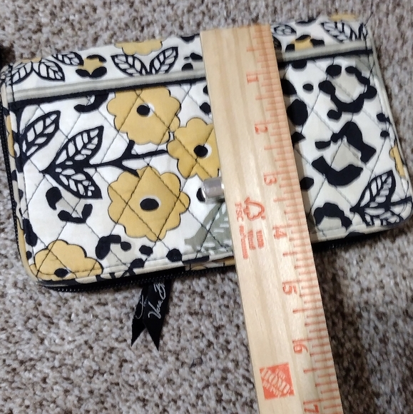 Vera Bradley purse style wallet w/ lock closure - Picture 10 of 10